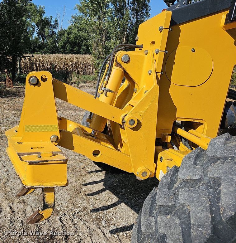 image for item DQ1142 2010 John Deere 672G  motor grader