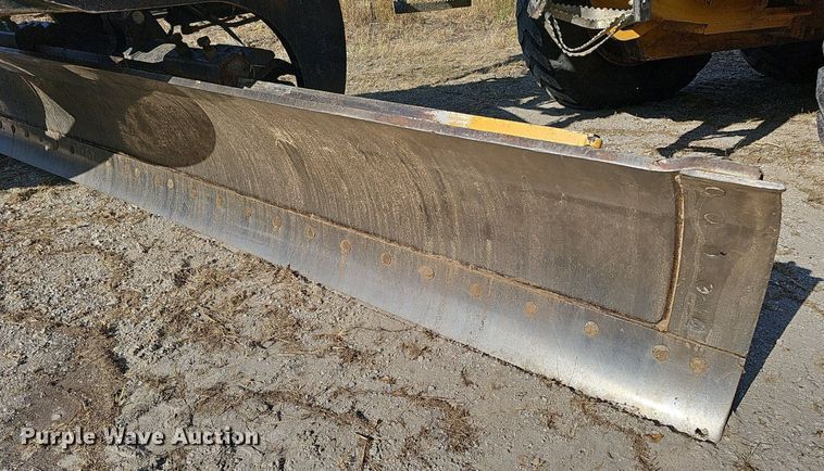 image for item DQ1142 2010 John Deere 672G  motor grader