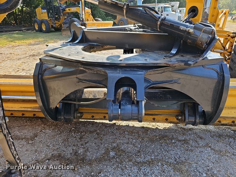 image for item DQ1142 2010 John Deere 672G  motor grader