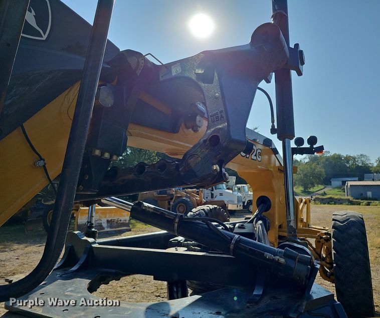 image for item DQ1142 2010 John Deere 672G  motor grader