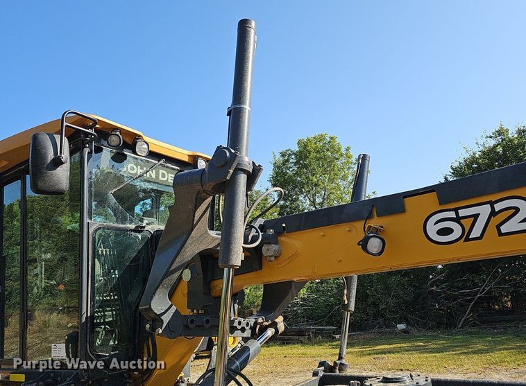 image for item DQ1142 2010 John Deere 672G  motor grader