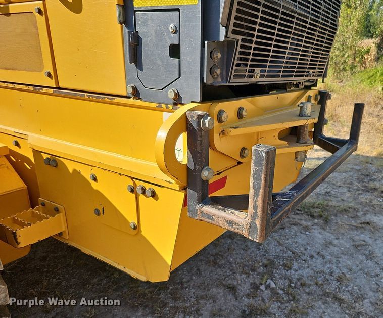 image for item DQ1142 2010 John Deere 672G  motor grader