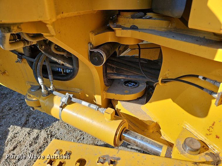 image for item DQ1142 2010 John Deere 672G  motor grader