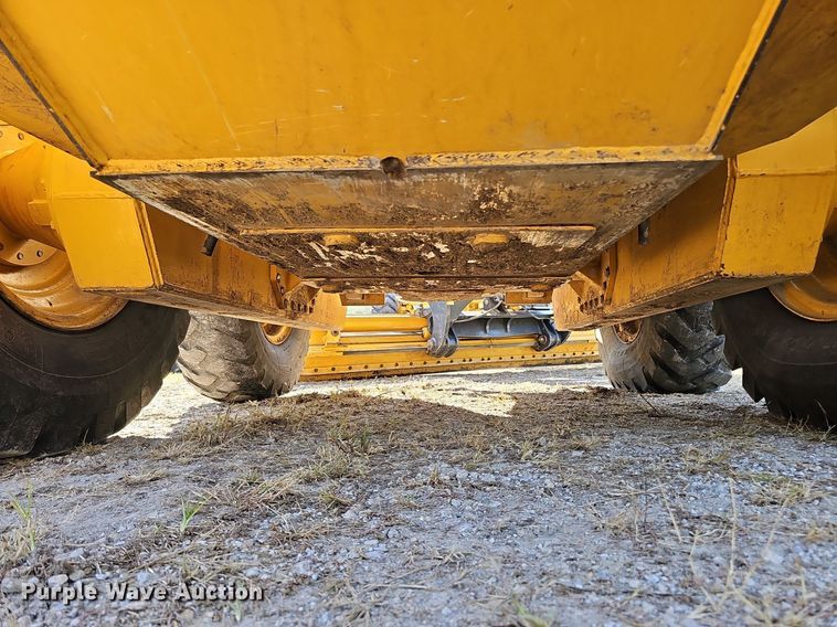 image for item DQ1142 2010 John Deere 672G  motor grader