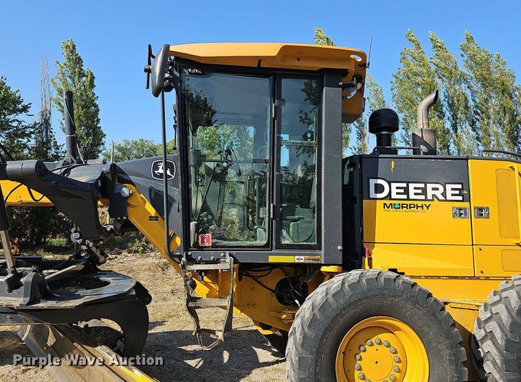 image for item DQ1142 2010 John Deere 672G  motor grader