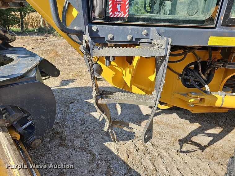 image for item DQ1142 2010 John Deere 672G  motor grader