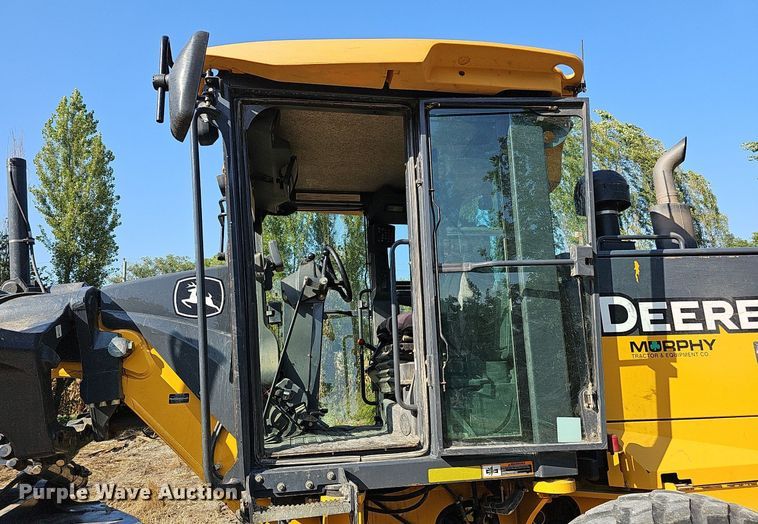 image for item DQ1142 2010 John Deere 672G  motor grader