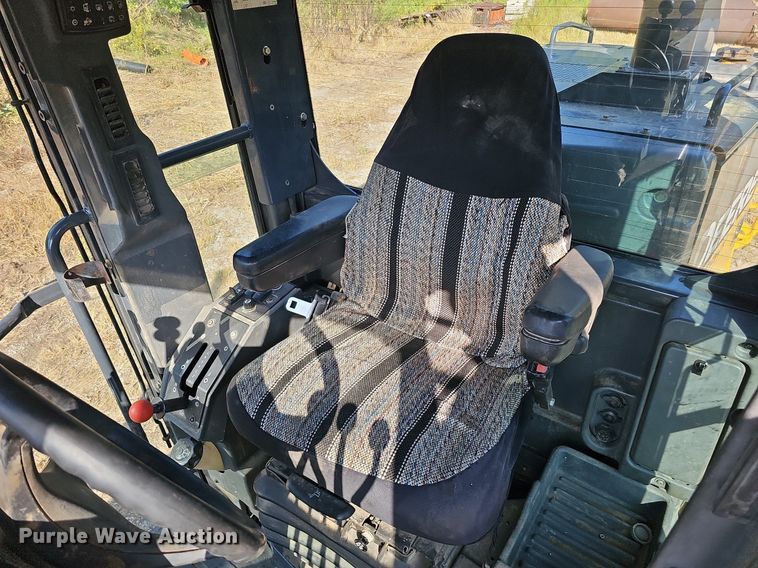 image for item DQ1142 2010 John Deere 672G  motor grader