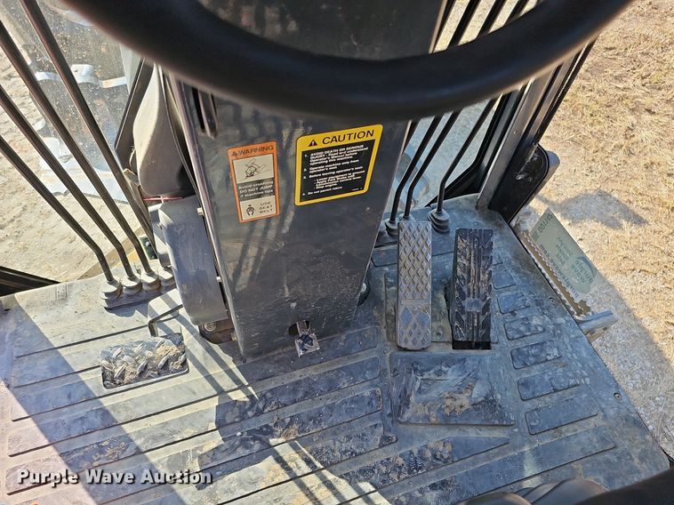 image for item DQ1142 2010 John Deere 672G  motor grader