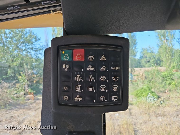 image for item DQ1142 2010 John Deere 672G  motor grader