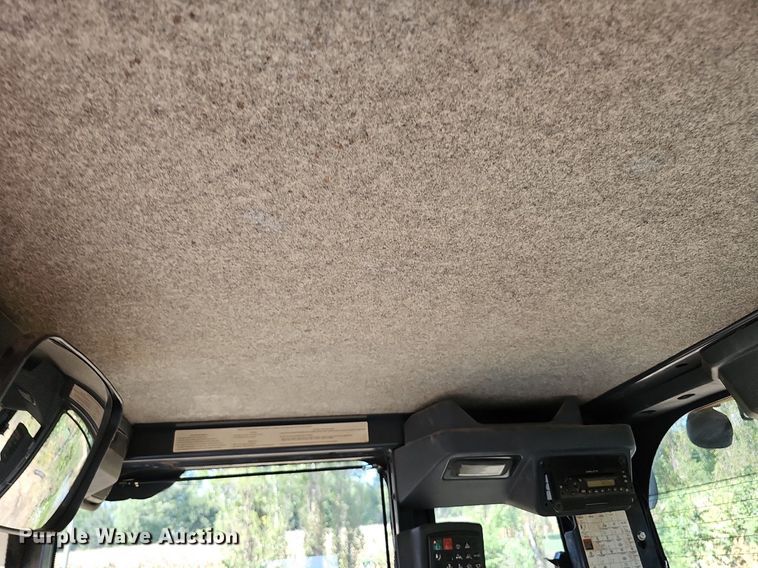 image for item DQ1142 2010 John Deere 672G  motor grader