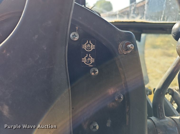 image for item DQ1142 2010 John Deere 672G  motor grader