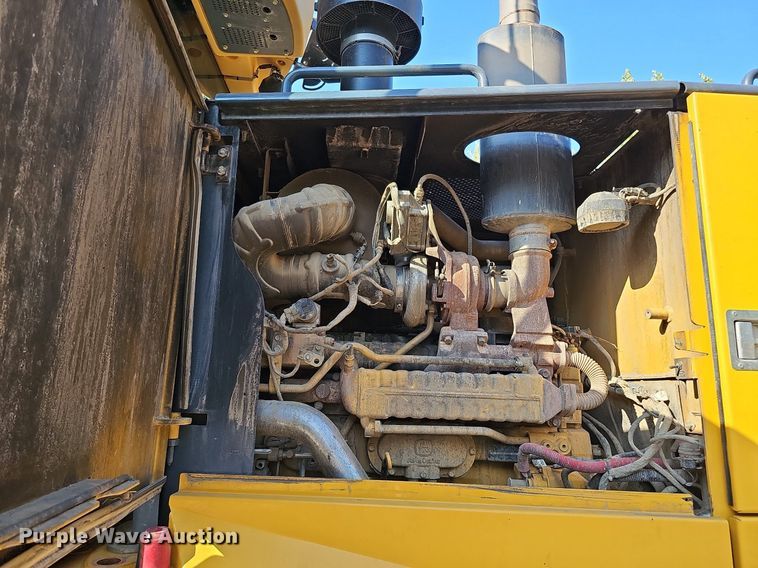 image for item DQ1142 2010 John Deere 672G  motor grader