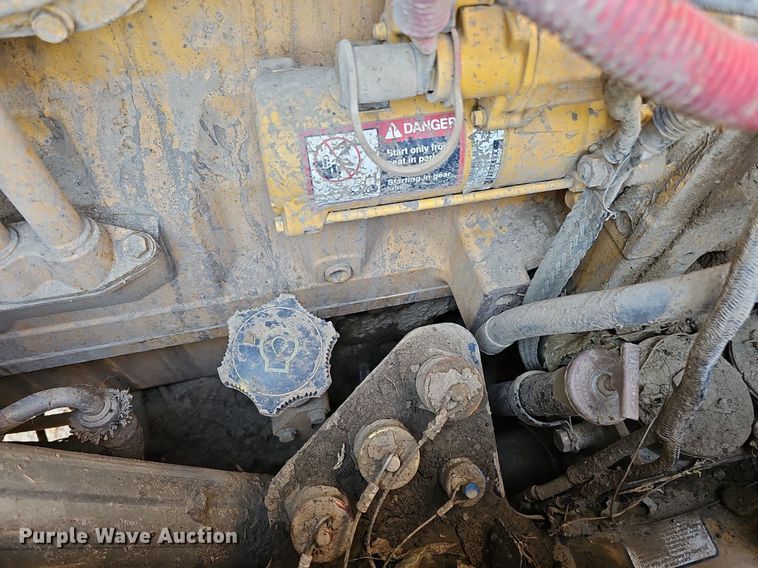 image for item DQ1142 2010 John Deere 672G  motor grader