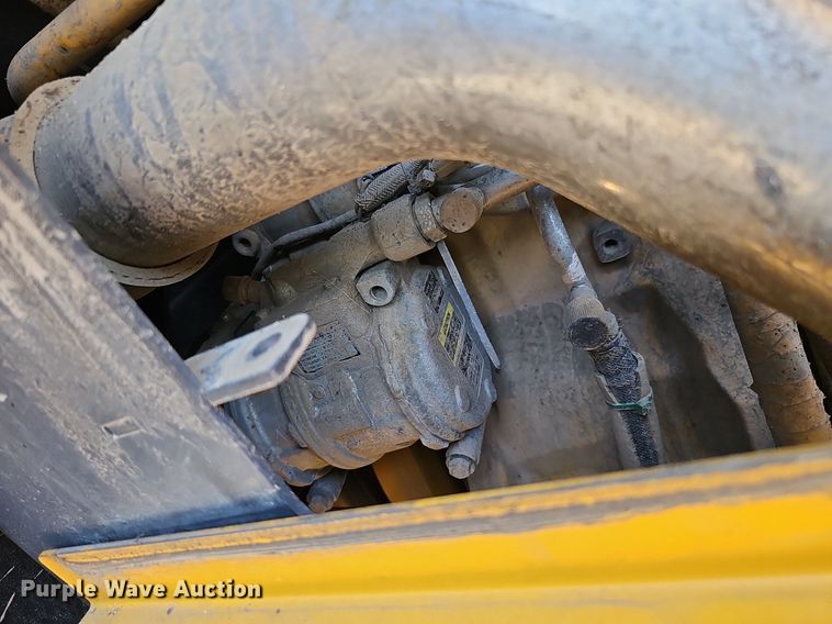 image for item DQ1142 2010 John Deere 672G  motor grader