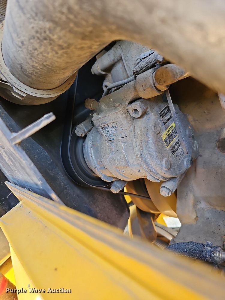 image for item DQ1142 2010 John Deere 672G  motor grader