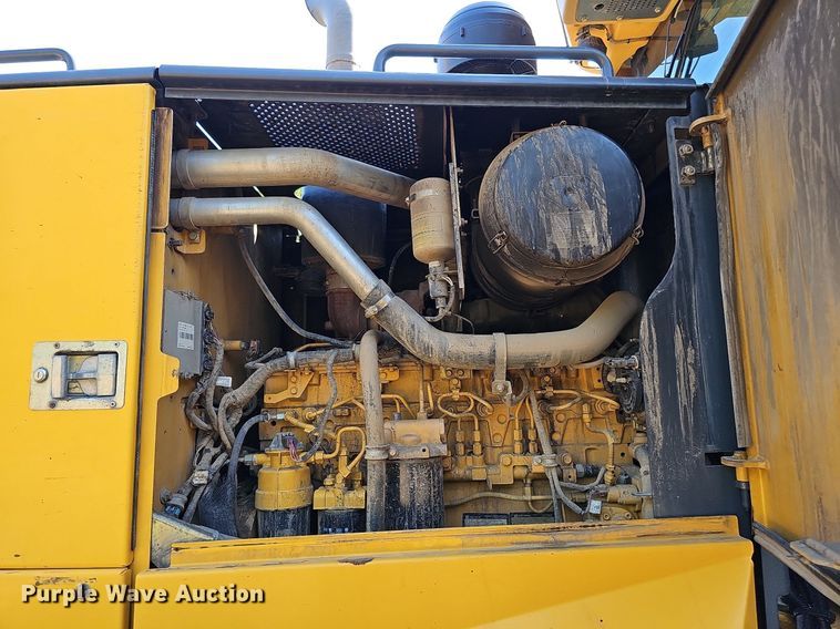 image for item DQ1142 2010 John Deere 672G  motor grader