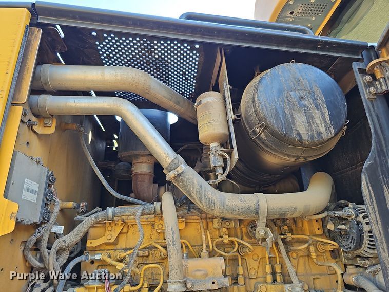 image for item DQ1142 2010 John Deere 672G  motor grader