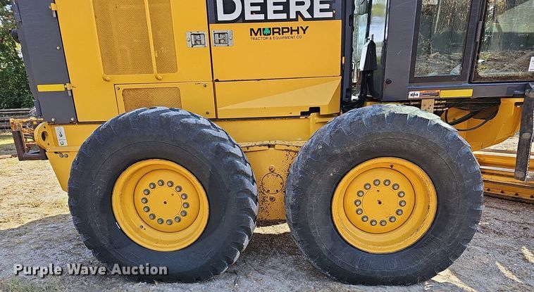 image for item DQ1142 2010 John Deere 672G  motor grader