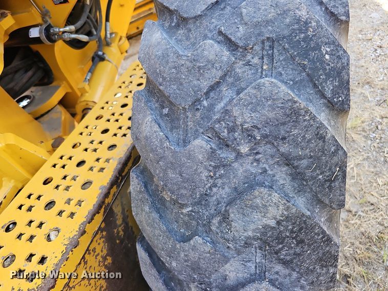 image for item DQ1142 2010 John Deere 672G  motor grader