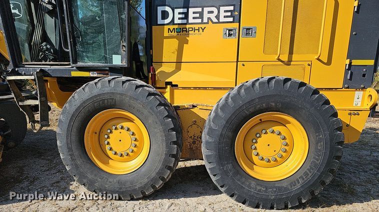 image for item DQ1142 2010 John Deere 672G  motor grader