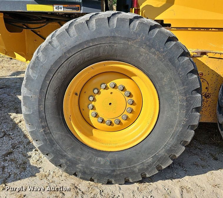 image for item DQ1142 2010 John Deere 672G  motor grader