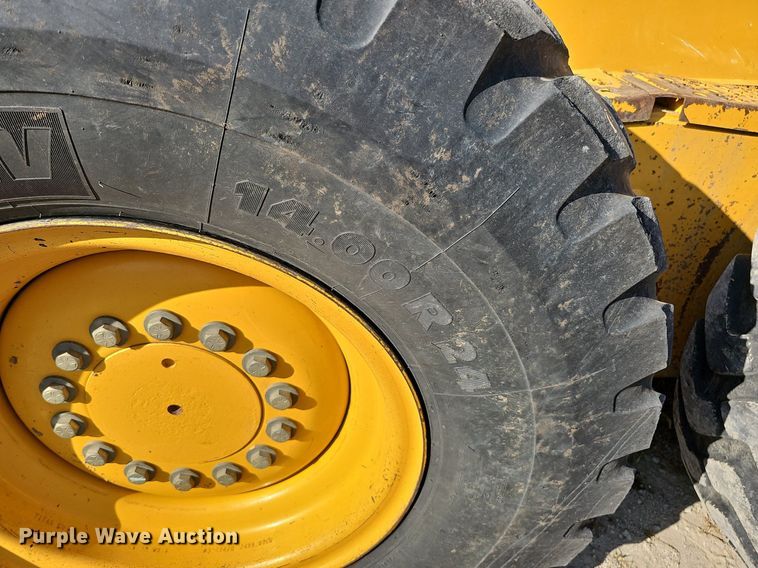 image for item DQ1142 2010 John Deere 672G  motor grader