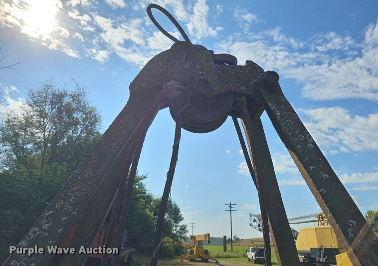 image for item DQ1145 (3) crane buckets