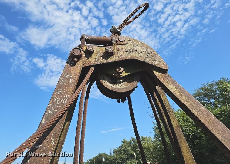 image for item DQ1145 (3) crane buckets