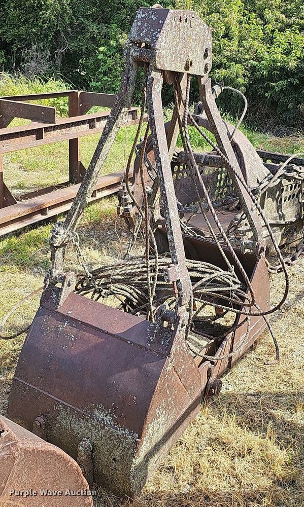 image for item DQ1145 (3) crane buckets