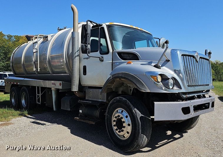 image for item DR5760 2009 International WorkStar 7600  vacuum truck