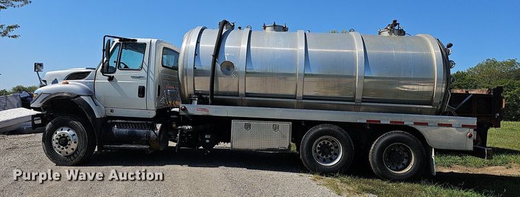 image for item DR5760 2009 International WorkStar 7600  vacuum truck