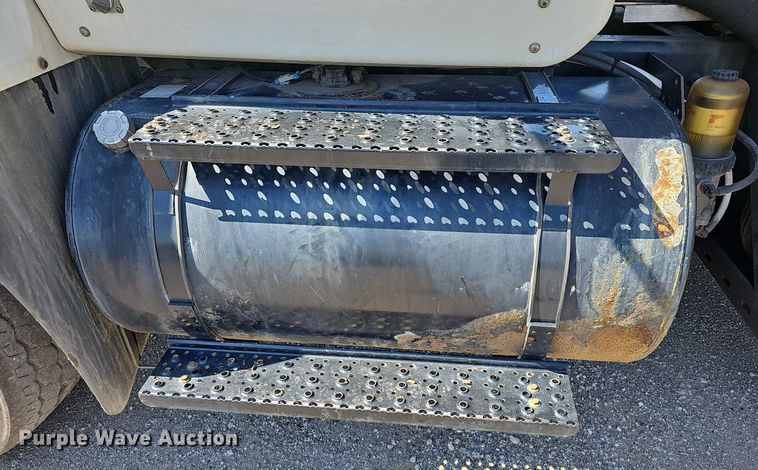 image for item DR5760 2009 International WorkStar 7600  vacuum truck