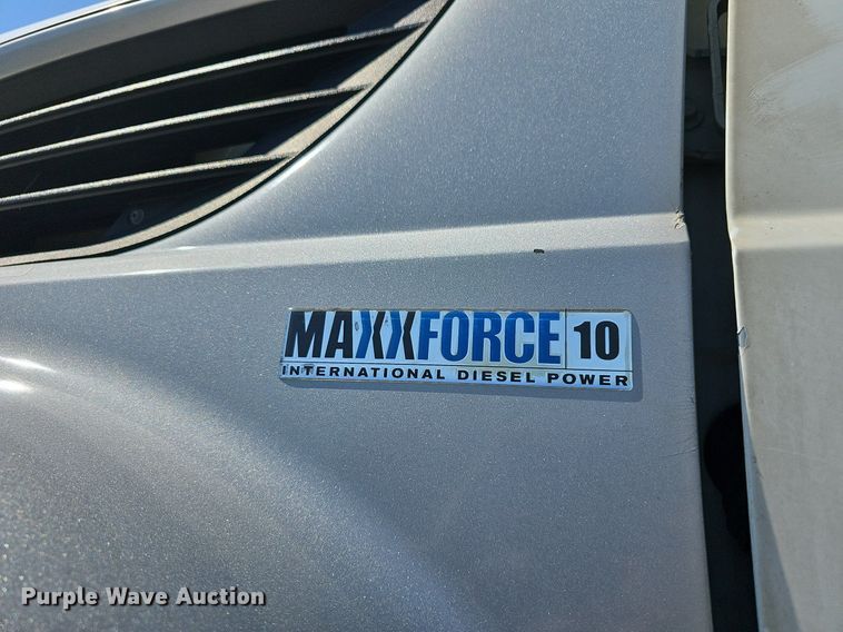 image for item DR5760 2009 International WorkStar 7600  vacuum truck