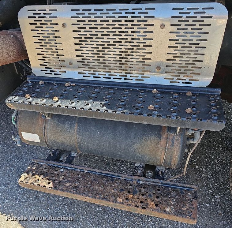 image for item DR5760 2009 International WorkStar 7600  vacuum truck