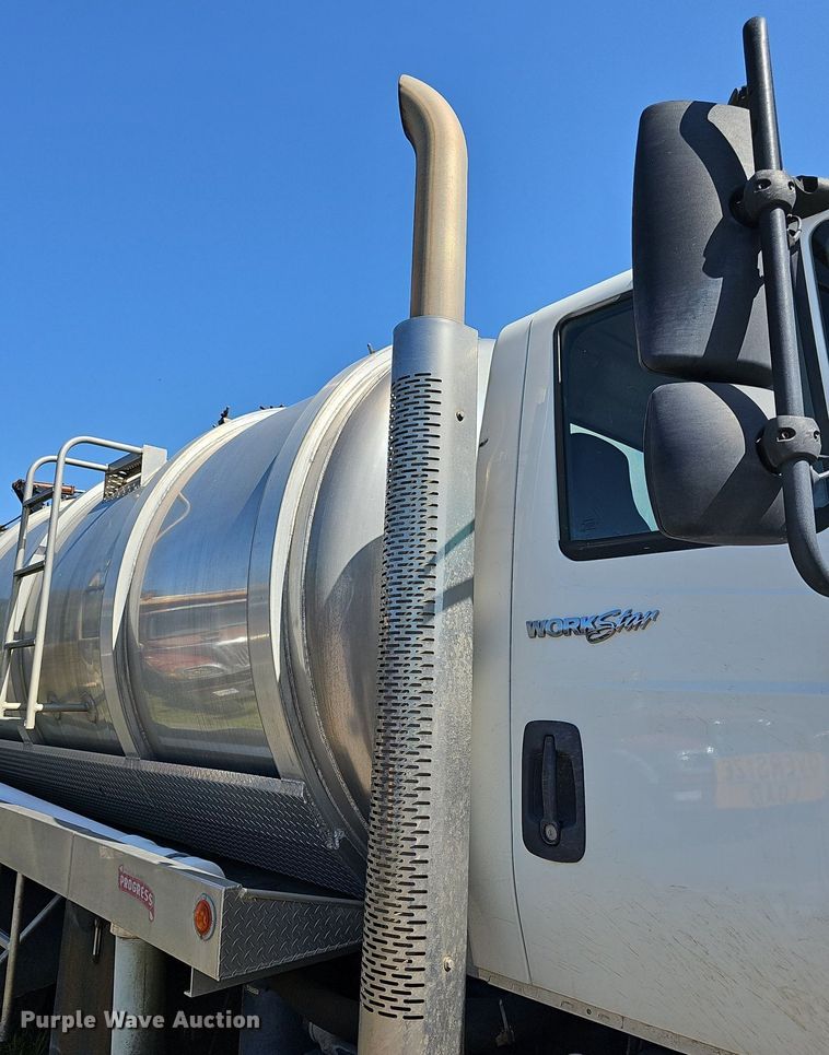 image for item DR5760 2009 International WorkStar 7600  vacuum truck