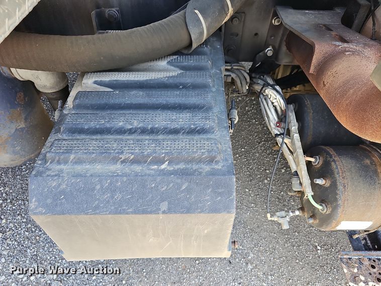 image for item DR5760 2009 International WorkStar 7600  vacuum truck