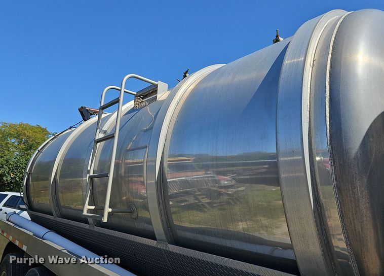 image for item DR5760 2009 International WorkStar 7600  vacuum truck