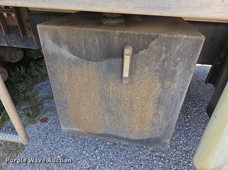 image for item DR5760 2009 International WorkStar 7600  vacuum truck