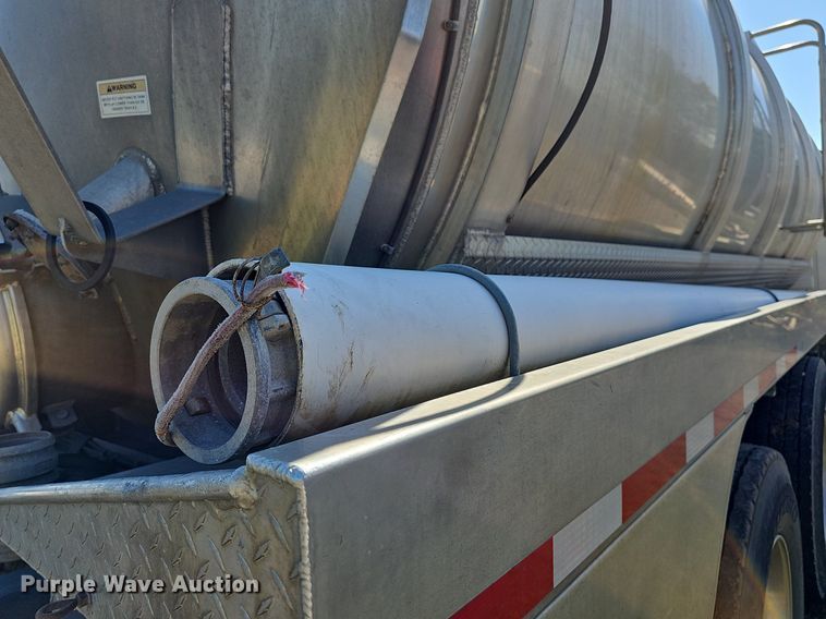 image for item DR5760 2009 International WorkStar 7600  vacuum truck