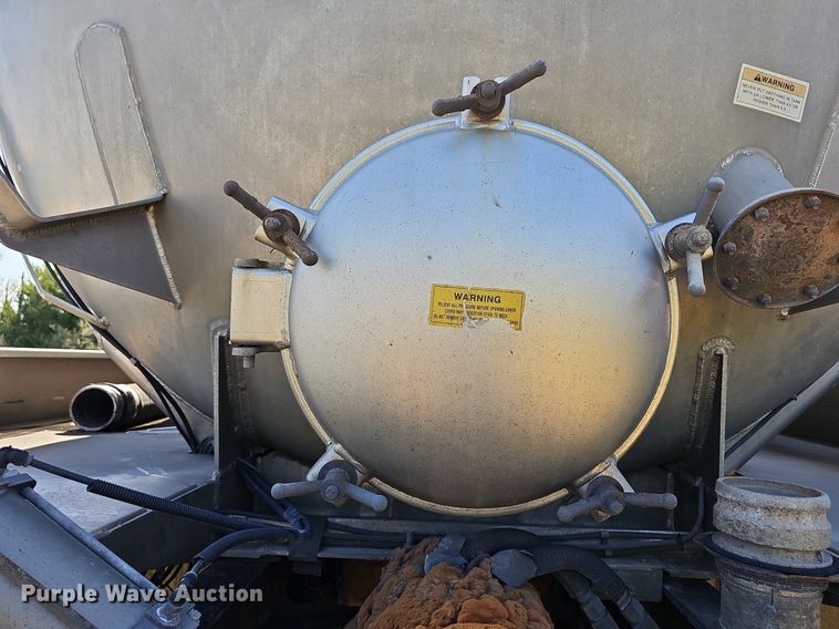 image for item DR5760 2009 International WorkStar 7600  vacuum truck