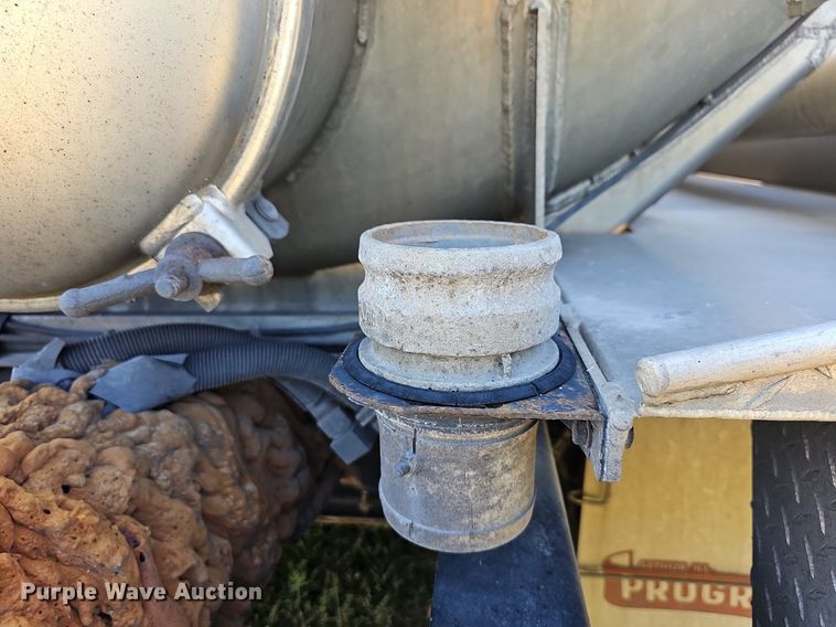 image for item DR5760 2009 International WorkStar 7600  vacuum truck