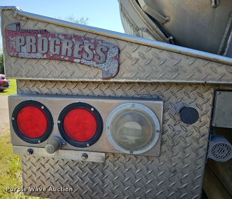 image for item DR5760 2009 International WorkStar 7600  vacuum truck