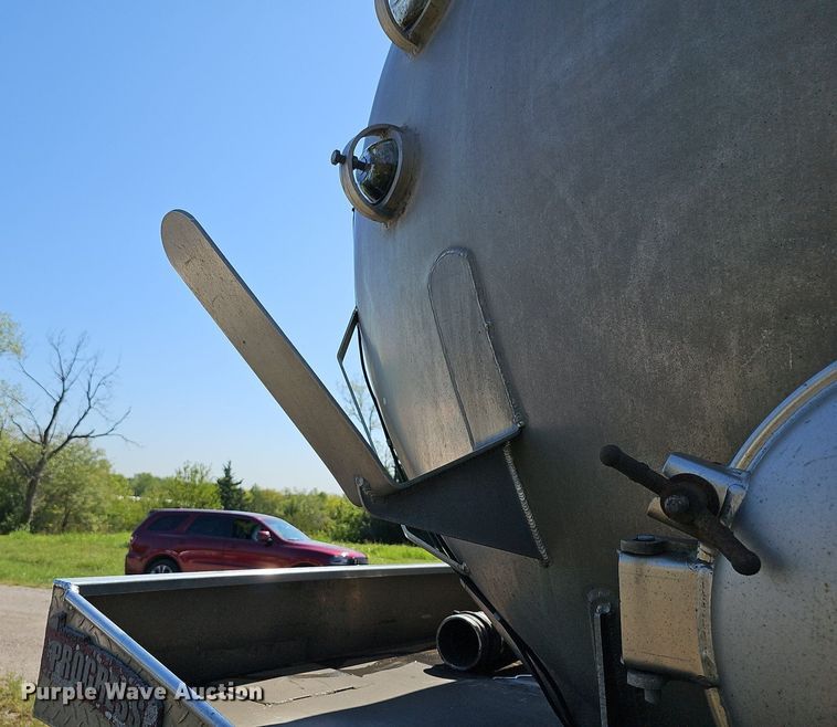 image for item DR5760 2009 International WorkStar 7600  vacuum truck