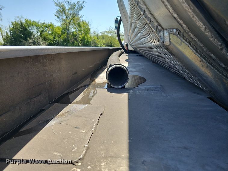 image for item DR5760 2009 International WorkStar 7600  vacuum truck