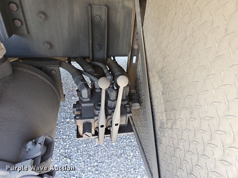 image for item DR5760 2009 International WorkStar 7600  vacuum truck