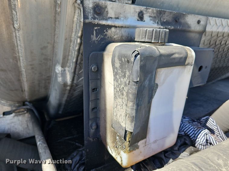 image for item DR5760 2009 International WorkStar 7600  vacuum truck