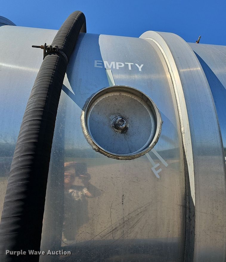 image for item DR5760 2009 International WorkStar 7600  vacuum truck