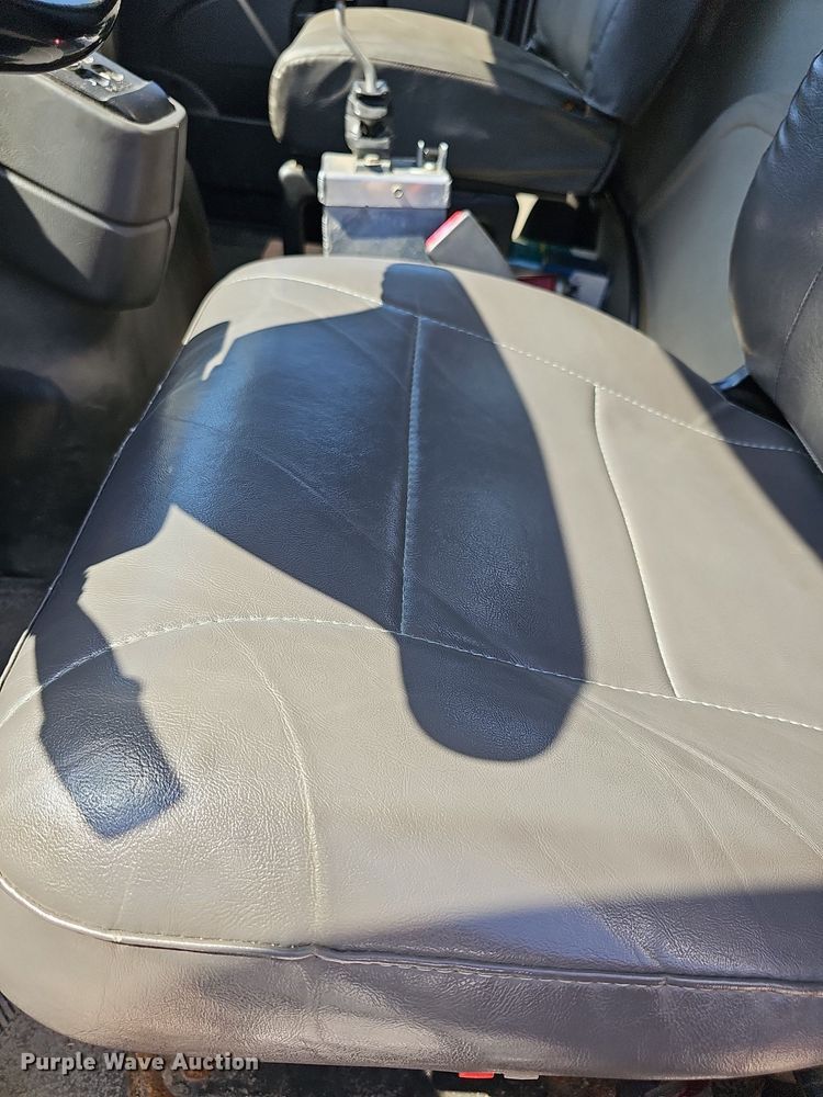 image for item DR5760 2009 International WorkStar 7600  vacuum truck