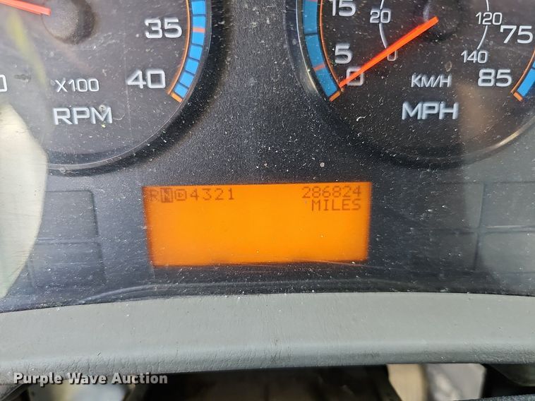 image for item DR5760 2009 International WorkStar 7600  vacuum truck